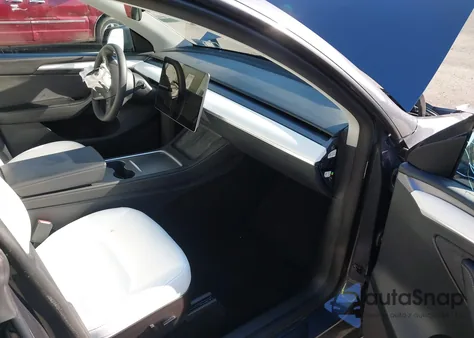 2022 Tesla Model Y Long Range Dual Motor All-Wheel Drive z USA, uszkodzony, nr VIN 7SAYGDEE0NF563331